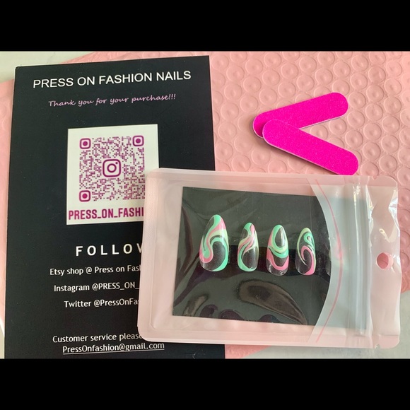 Press on nails set of 20 nails - Picture 4 of 4